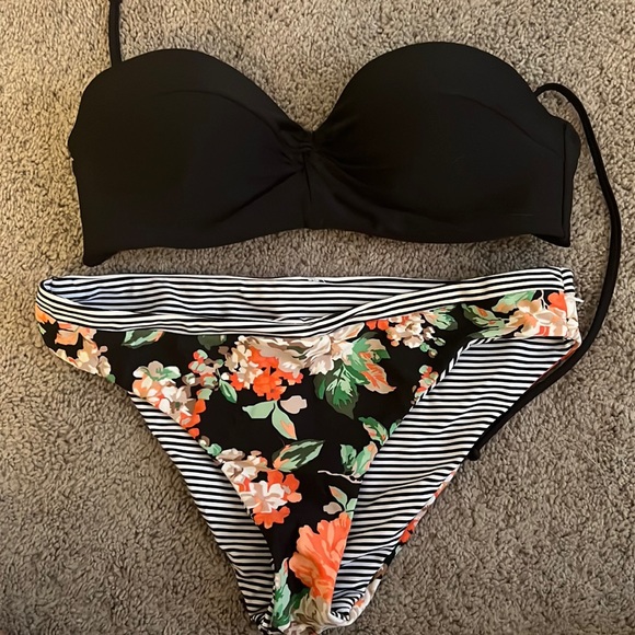 SOLD Reversible bikini set - Picture 1 of 3
